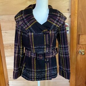 Beautiful belted, tweed coat with a symmetrical closure and oversize collar